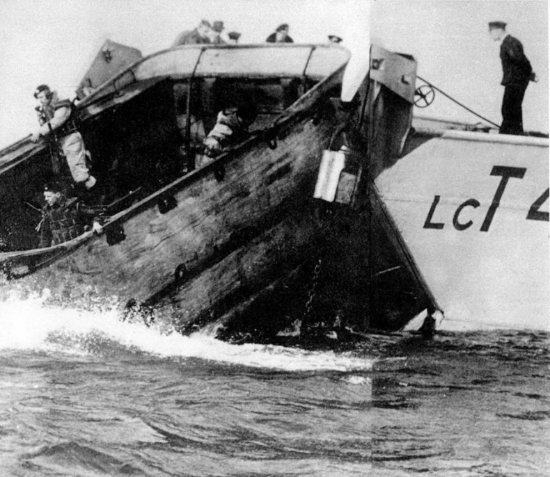 Иллюстрация к книге — Танк «Шерман» [pic_52.jpg]