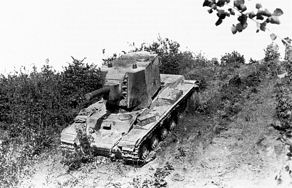 Иллюстрация к книге — Тяжёлый танк КВ-2 [i_009.jpg]