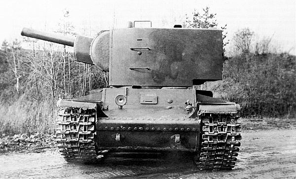 Иллюстрация к книге — Тяжёлый танк КВ-2 [i_018.jpg]
