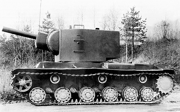 Иллюстрация к книге — Тяжёлый танк КВ-2 [i_019.jpg]