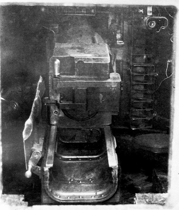 Иллюстрация к книге — Тяжёлый танк КВ-2 [i_020.jpg]