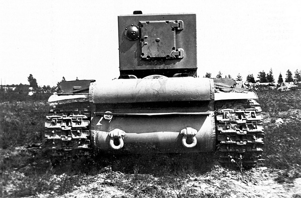 Иллюстрация к книге — Тяжёлый танк КВ-2 [i_041.jpg]