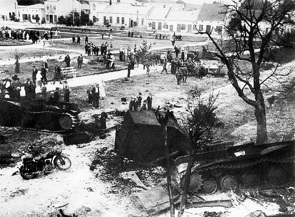 Иллюстрация к книге — Тяжёлый танк КВ-2 [i_087.jpg]