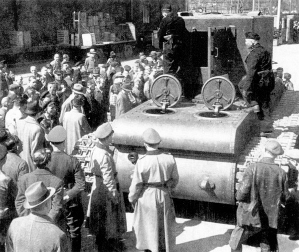 Иллюстрация к книге — Тяжёлый танк КВ-2 [i_120.jpg]