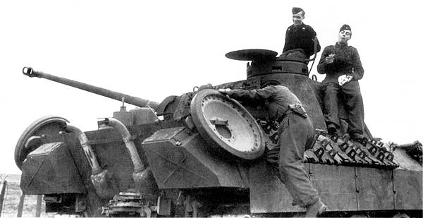 Иллюстрация к книге — Тяжёлый танк «Пантера». Первая полная энциклопедия [i_042.jpg]