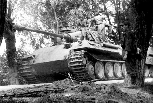 Иллюстрация к книге — Тяжёлый танк «Пантера». Первая полная энциклопедия [i_044.jpg]