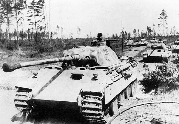 Иллюстрация к книге — Тяжёлый танк «Пантера». Первая полная энциклопедия [i_209.jpg]