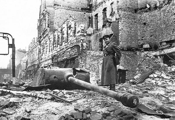 Иллюстрация к книге — Тяжёлый танк «Пантера». Первая полная энциклопедия [i_256.jpg]