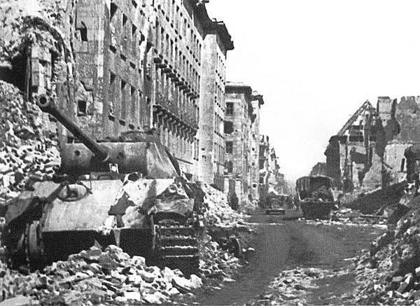 Иллюстрация к книге — Тяжёлый танк «Пантера». Первая полная энциклопедия [i_258.jpg]