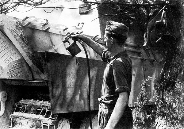 Иллюстрация к книге — Тяжёлый танк «Пантера». Первая полная энциклопедия [i_308.jpg]