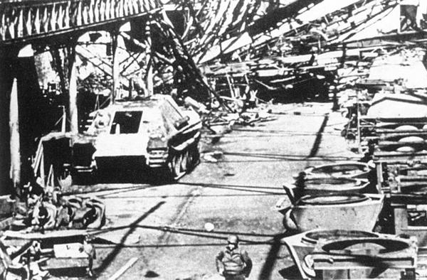 Иллюстрация к книге — Тяжёлый танк «Пантера». Первая полная энциклопедия [i_330.jpg]