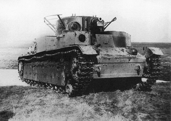 Иллюстрация к книге — Средний танк Т-28. Трёхглавый монстр Сталина [i_032.jpg]