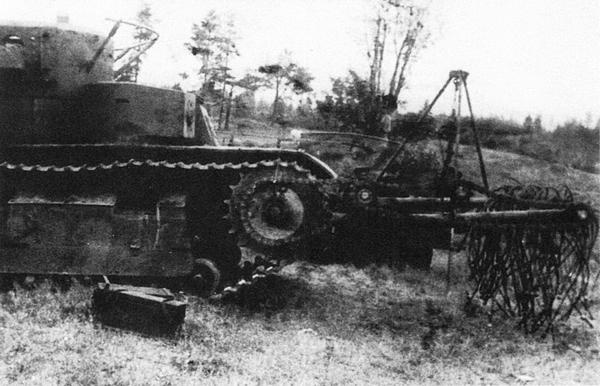 Иллюстрация к книге — Средний танк Т-28. Трёхглавый монстр Сталина [i_088.jpg]