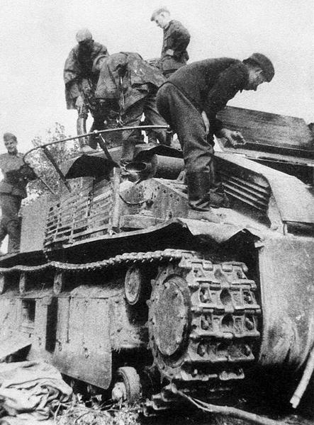 Иллюстрация к книге — Средний танк Т-28. Трёхглавый монстр Сталина [i_170.jpg]