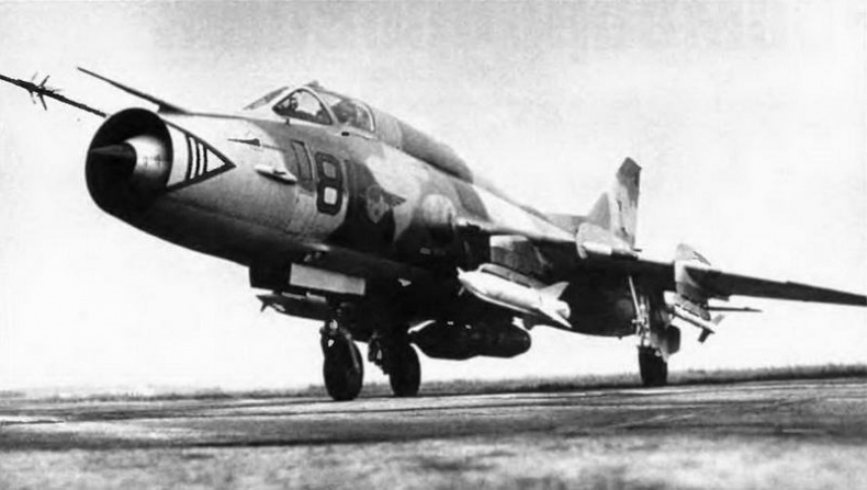 Иллюстрация к книге — Истребитель-бомбардировщик Су-17 [img_1.jpg]