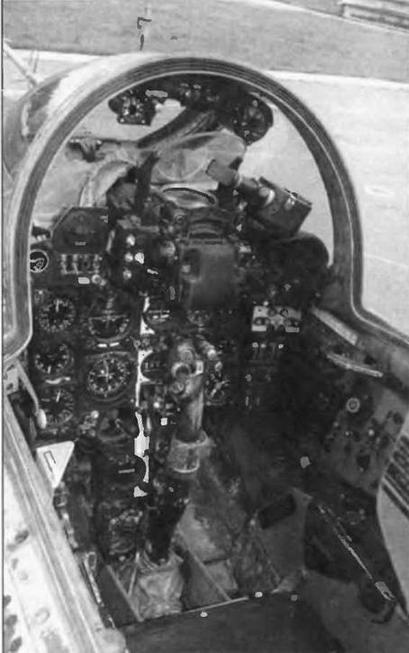 Иллюстрация к книге — Истребитель-бомбардировщик Су-17 [img_143.jpg]