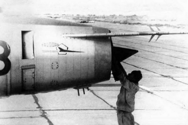 Иллюстрация к книге — Истребитель-бомбардировщик Су-17 [img_16.jpg]