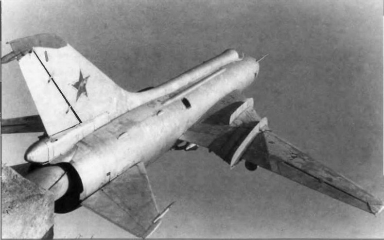 Иллюстрация к книге — Истребитель-бомбардировщик Су-17 [img_19.jpg]