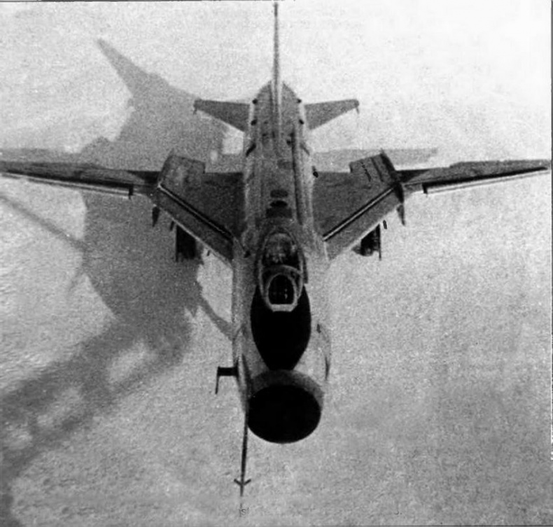 Иллюстрация к книге — Истребитель-бомбардировщик Су-17 [img_3.jpg]