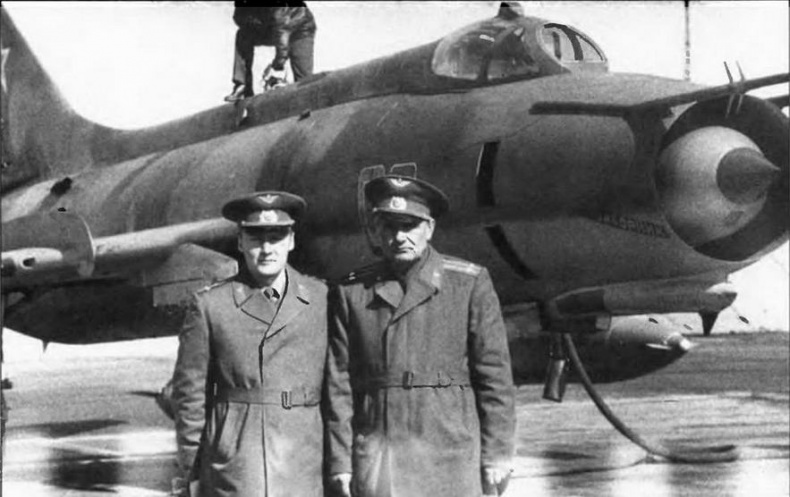 Иллюстрация к книге — Истребитель-бомбардировщик Су-17 [img_37.jpg]