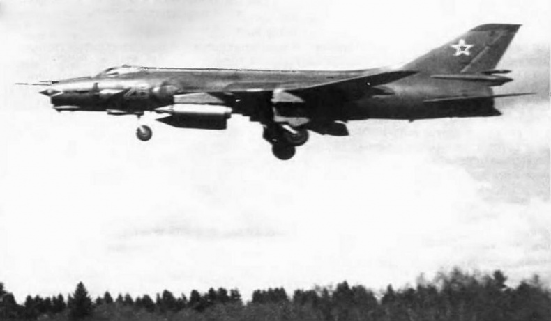 Иллюстрация к книге — Истребитель-бомбардировщик Су-17 [img_40.jpg]