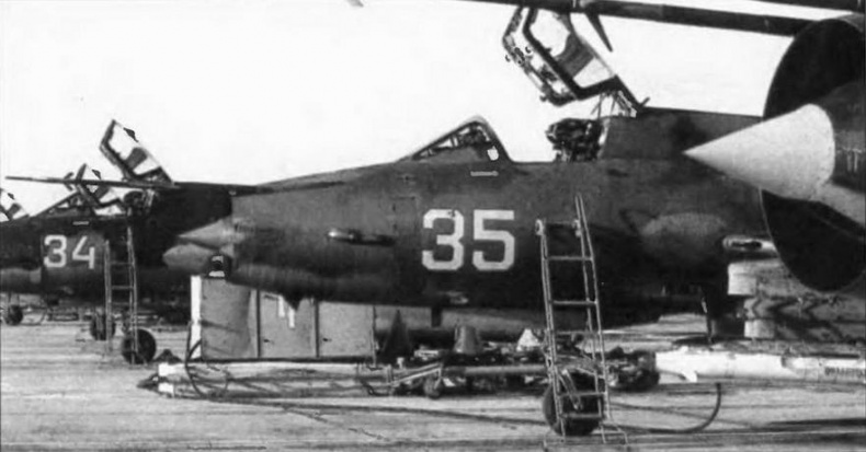 Иллюстрация к книге — Истребитель-бомбардировщик Су-17 [img_76.jpg]