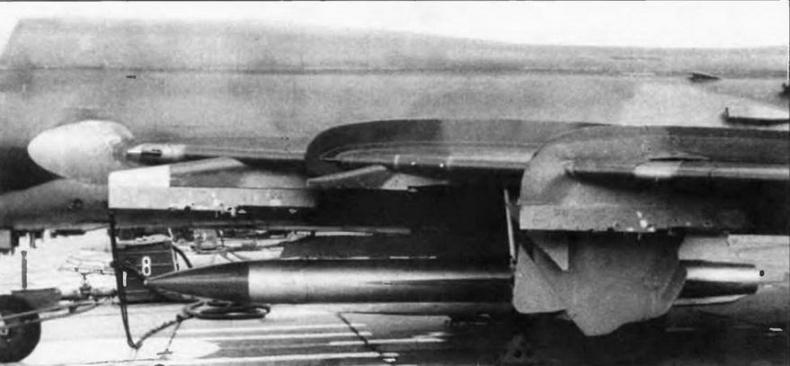 Иллюстрация к книге — Истребитель-бомбардировщик Су-17 [img_78.jpg]