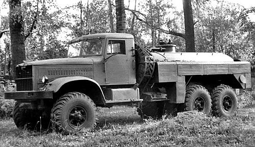 Иллюстрация к книге — Автомобили Советской Армии 1946-1991 [_129.jpg]