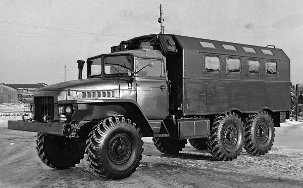 Иллюстрация к книге — Автомобили Советской Армии 1946-1991 [_222.jpg]