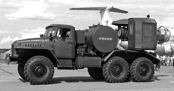 Иллюстрация к книге — Автомобили Советской Армии 1946-1991 [_230.jpg]