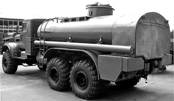 Иллюстрация к книге — Автомобили Советской Армии 1946-1991 [_247.jpg]