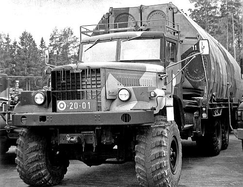 Иллюстрация к книге — Автомобили Советской Армии 1946-1991 [_252.jpg]