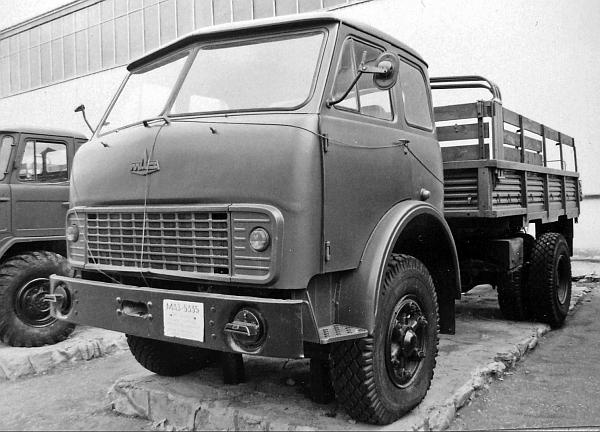 Иллюстрация к книге — Автомобили Советской Армии 1946-1991 [_287.jpg]