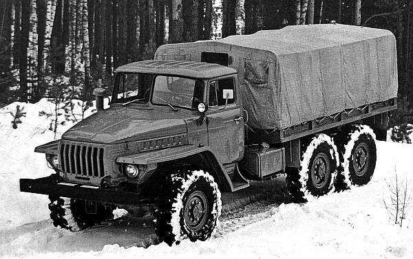 Иллюстрация к книге — Автомобили Советской Армии 1946-1991 [_292.jpg]