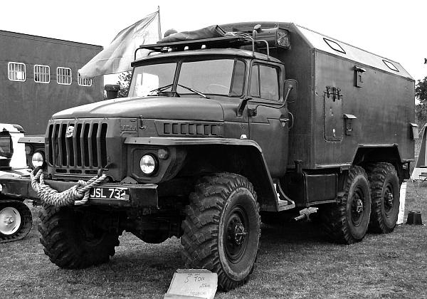 Иллюстрация к книге — Автомобили Советской Армии 1946-1991 [_295.jpg]