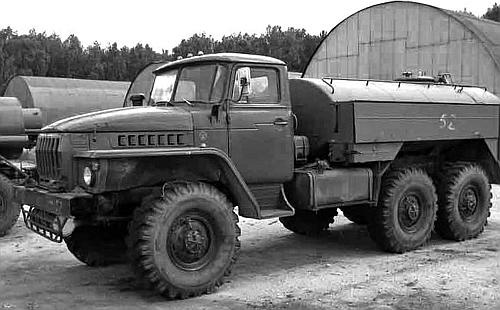 Иллюстрация к книге — Автомобили Советской Армии 1946-1991 [_299.jpg]