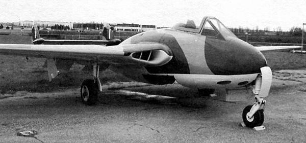 Иллюстрация к книге — Истребитель Де Хэвилленд «Вампир» [i_025.jpg]