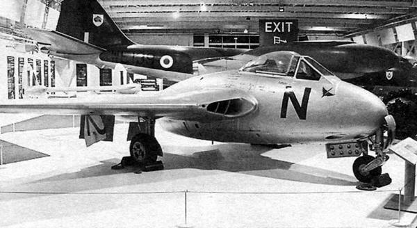 Иллюстрация к книге — Истребитель Де Хэвилленд «Вампир» [i_027.jpg]