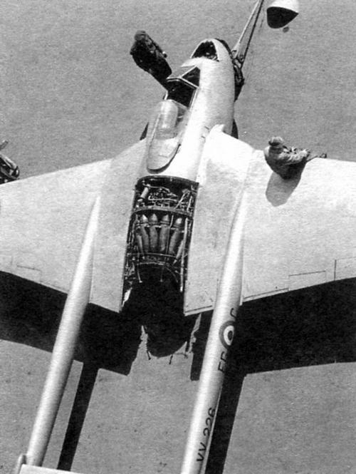 Иллюстрация к книге — Истребитель Де Хэвилленд «Вампир» [i_028.jpg]