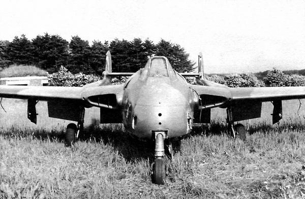 Иллюстрация к книге — Истребитель Де Хэвилленд «Вампир» [i_031.jpg]