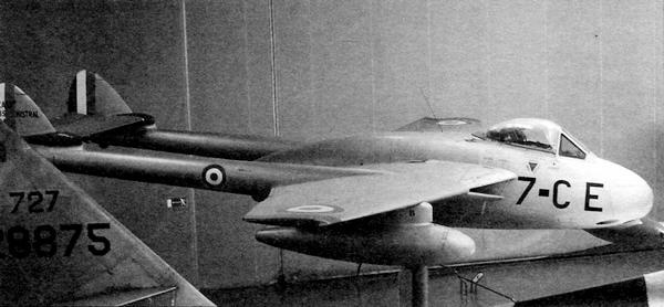 Иллюстрация к книге — Истребитель Де Хэвилленд «Вампир» [i_036.jpg]