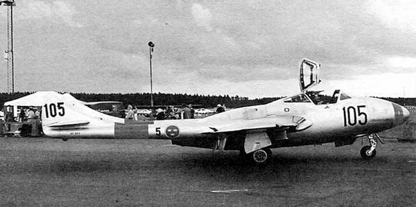 Иллюстрация к книге — Истребитель Де Хэвилленд «Вампир» [i_085.jpg]