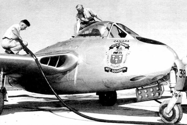 Иллюстрация к книге — Истребитель Де Хэвилленд «Вампир» [i_088.jpg]