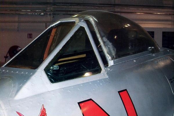 Иллюстрация к книге — Истребитель Де Хэвилленд «Вампир» [i_105.jpg]