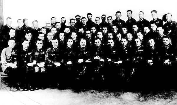 Иллюстрация к книге — Дальний бомбардировщик Ер-2. Самолет несбывшихся надежд [i_034.jpg]