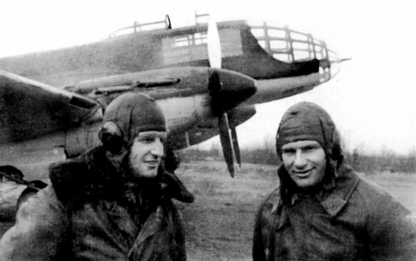 Иллюстрация к книге — Дальний бомбардировщик Ер-2. Самолет несбывшихся надежд [i_038.jpg]