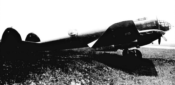 Иллюстрация к книге — Дальний бомбардировщик Ер-2. Самолет несбывшихся надежд [i_070.jpg]