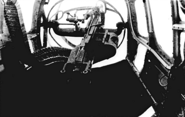 Иллюстрация к книге — Дальний бомбардировщик Ер-2. Самолет несбывшихся надежд [i_075.jpg]