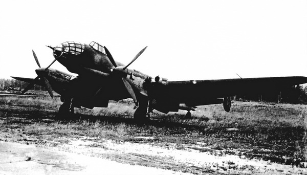 Иллюстрация к книге — Дальний бомбардировщик Ер-2. Самолет несбывшихся надежд [i_100.jpg]