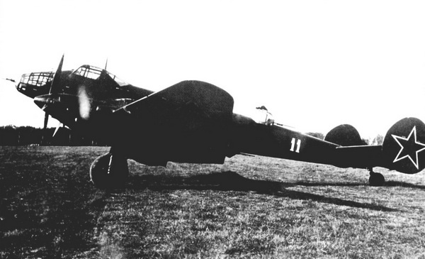 Иллюстрация к книге — Дальний бомбардировщик Ер-2. Самолет несбывшихся надежд [i_109.jpg]